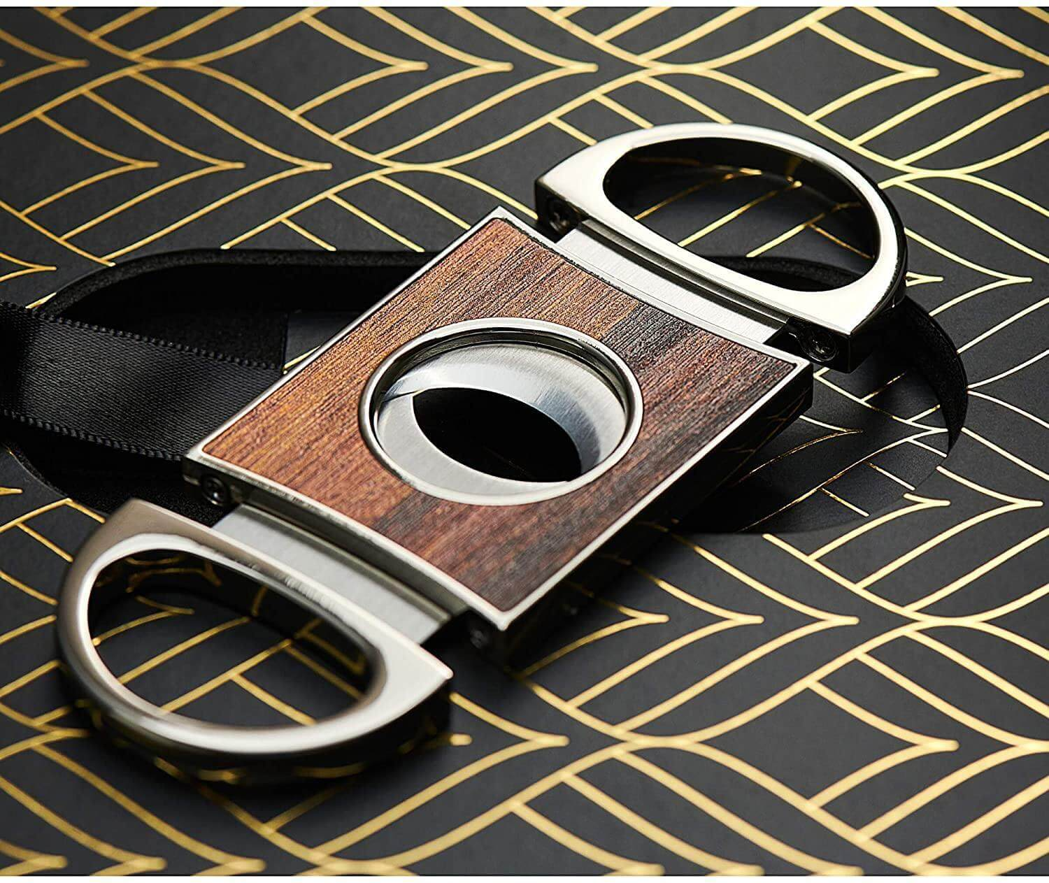 Whiskey Stones Gift Set with Cigar Cutter & Cigar AshtrayDealsexpress.shopDealsexpress.shopWhiskey Stones Gift Set✔️𝗧𝗛𝗘 𝗚𝗘𝗡𝗧𝗟𝗘𝗠𝗔𝗡’𝗦 𝗖𝗛𝗢𝗜𝗖𝗘 - Set Includes 6 x handcrafted FDA safe compliant granite round whiskey chilling stones (1.37" diameter &amp; 0.78" thick
