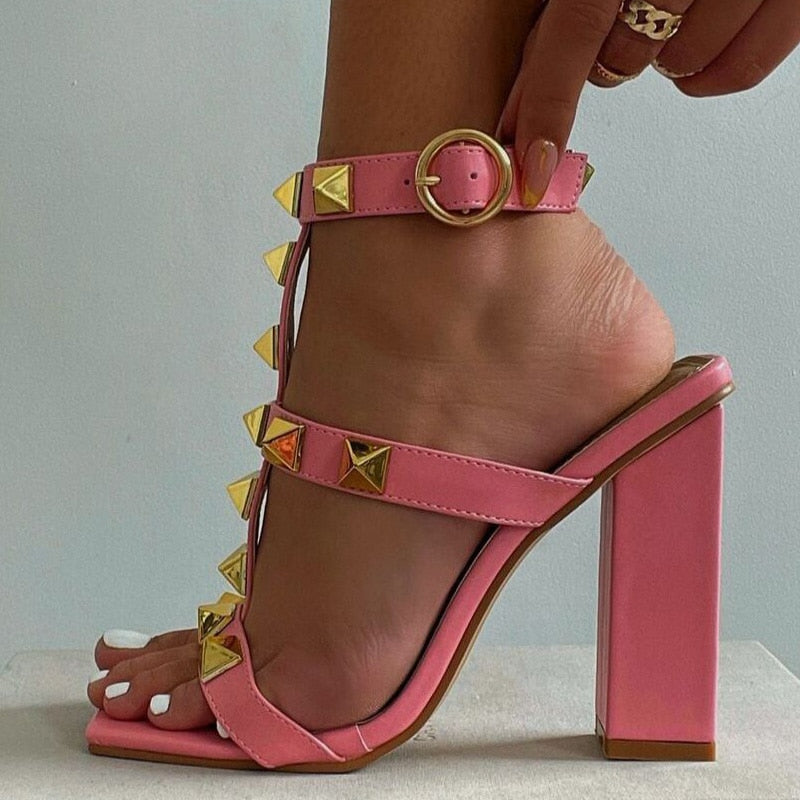 Women's Fashion High HeelsDealsexpress.shopDealsexpress.shopFashion High HeelsSpecifications:
Heel Type: Square Heels
Heel Height: Super High (8cm-up)
Toe Shape: Square Toe
Pattern Type: Solid
Upper Material: PU
Lining Material: PU
Insole Mate