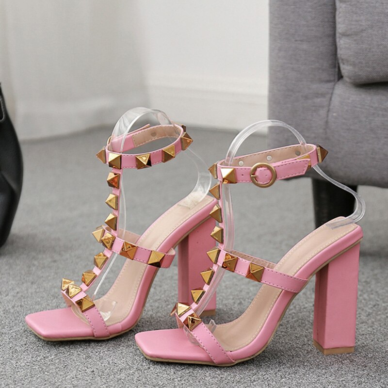 Women's Fashion High HeelsDealsexpress.shopDealsexpress.shopFashion High HeelsSpecifications:
Heel Type: Square Heels
Heel Height: Super High (8cm-up)
Toe Shape: Square Toe
Pattern Type: Solid
Upper Material: PU
Lining Material: PU
Insole Mate