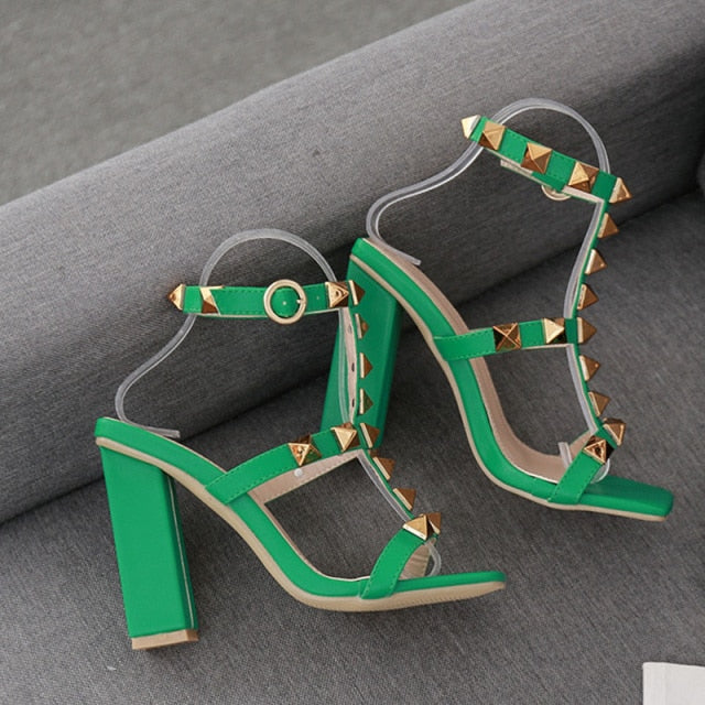 Women's Fashion High HeelsDealsexpress.shopDealsexpress.shopFashion High HeelsSpecifications:
Heel Type: Square Heels
Heel Height: Super High (8cm-up)
Toe Shape: Square Toe
Pattern Type: Solid
Upper Material: PU
Lining Material: PU
Insole Mate