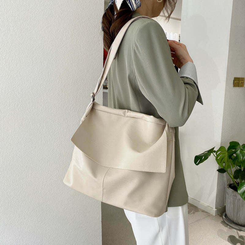 Luxury Designer Handbags for Women Large Capacity Tote Bag CommuterDobaDealsexpress.shopWomen Large Capacity Tote Bag CommuterDetails
Handbags Type: Shoulder BagsTypes of bags: Shoulder &amp; Crossbody BagsMain Material: PULining Material: PolyesterShape: Casual ToteHardness: SOFTPattern Ty