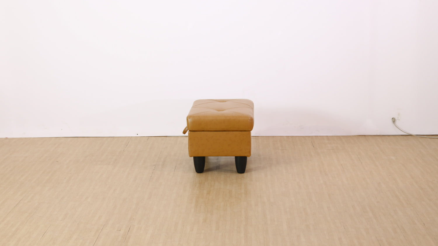 Ginger Semi PU Synthetic Leather Ottoman Living Room SofaDobaDealsexpress.shopGinger Semi PU Synthetic Leather Ottoman Living Room SofaDetails
Product Description 
This large storage ottoman offers an easy and stylish storage solution for pillows, blankets, books or toys. 
The lupholstery on this sq