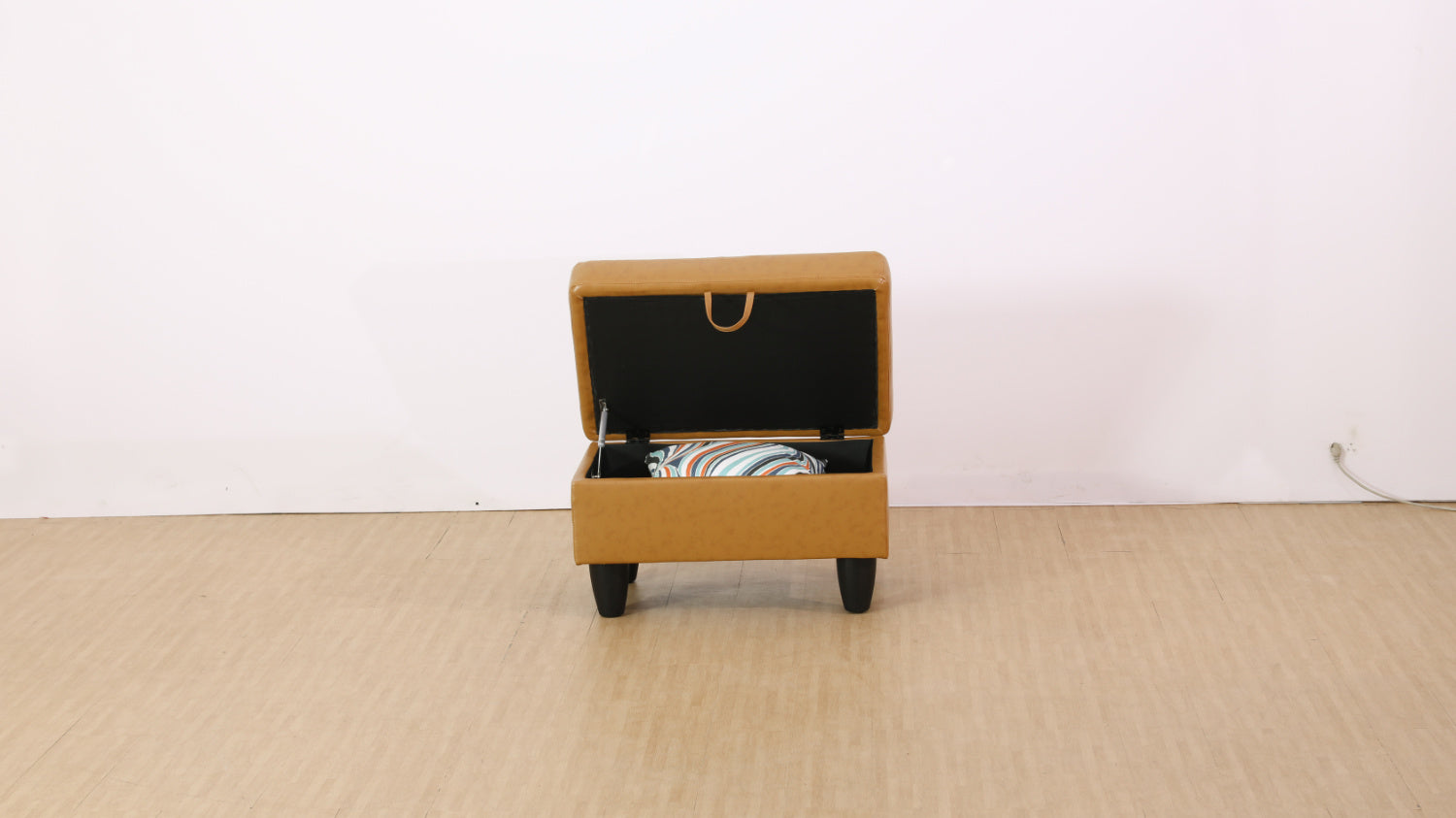Ginger Semi PU Synthetic Leather Ottoman Living Room SofaDobaDealsexpress.shopGinger Semi PU Synthetic Leather Ottoman Living Room SofaDetails
Product Description 
This large storage ottoman offers an easy and stylish storage solution for pillows, blankets, books or toys. 
The lupholstery on this sq