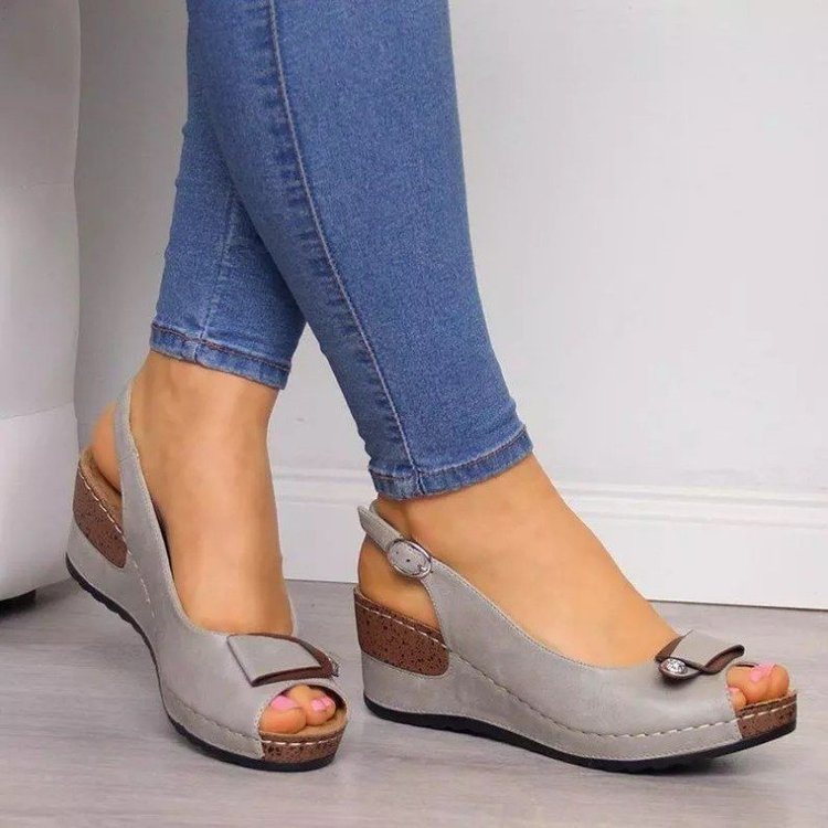 Woman Sandals Retro Wedges Summer Wedge Sandals Female Casual Sewing WDobaDealsexpress.shopWoman Sandals Retro Wedges Summer Wedge Sandals Female Casual Sewing Women Shoes Comfortable Ladies Sandalias vbn688Specification
Brand:no brand
Details
Brand Name:YBQJOOHeel Height:Med (3cm-5cm)With Platforms:YesPlatform Height:0-3cmSandal Type:GLADIATOROrigin:Mainland ChinaOccas