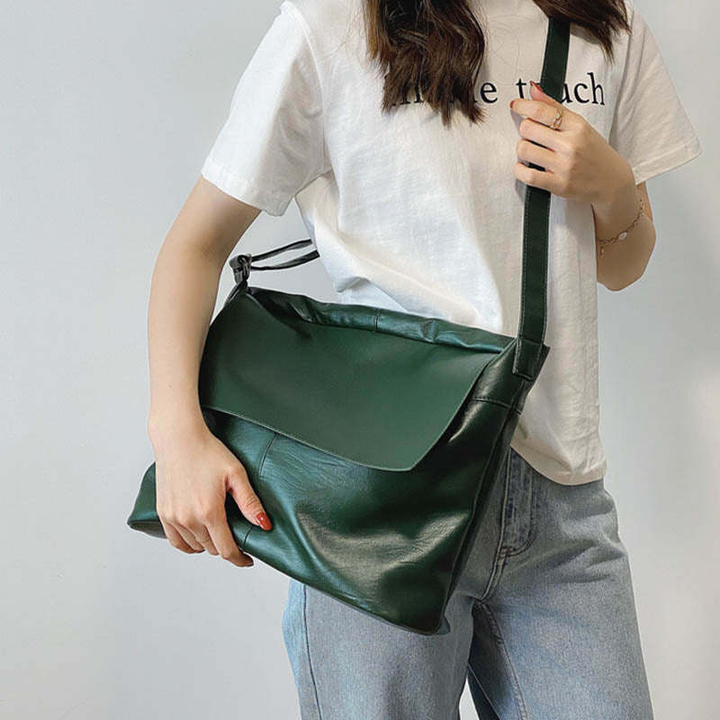 Luxury Designer Handbags for Women Large Capacity Tote Bag CommuterDobaDealsexpress.shopWomen Large Capacity Tote Bag CommuterDetails
Handbags Type: Shoulder BagsTypes of bags: Shoulder &amp; Crossbody BagsMain Material: PULining Material: PolyesterShape: Casual ToteHardness: SOFTPattern Ty