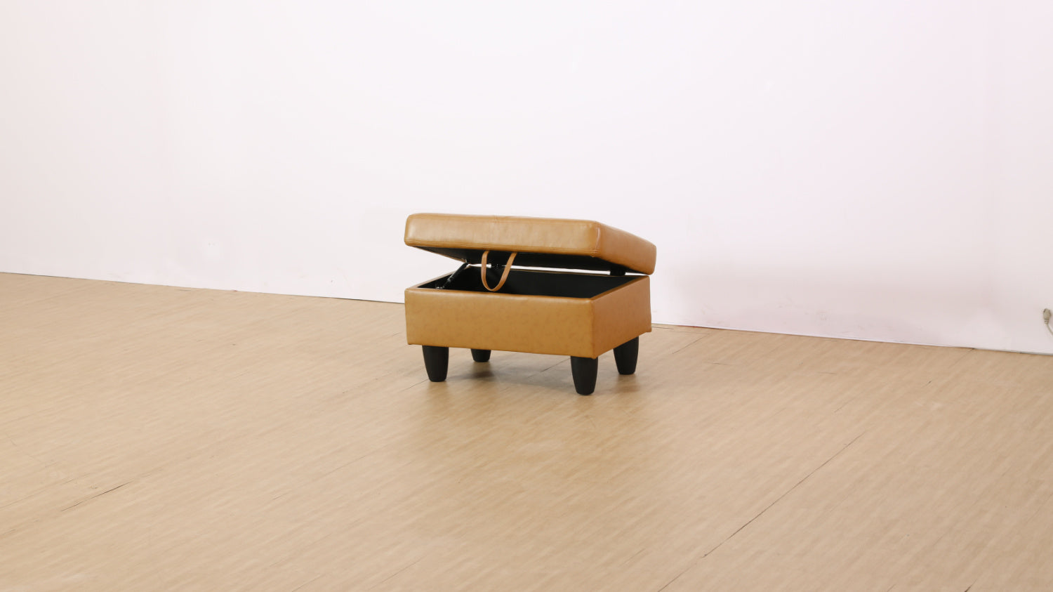 Ginger Semi PU Synthetic Leather Ottoman Living Room SofaDobaDealsexpress.shopGinger Semi PU Synthetic Leather Ottoman Living Room SofaDetails
Product Description 
This large storage ottoman offers an easy and stylish storage solution for pillows, blankets, books or toys. 
The lupholstery on this sq